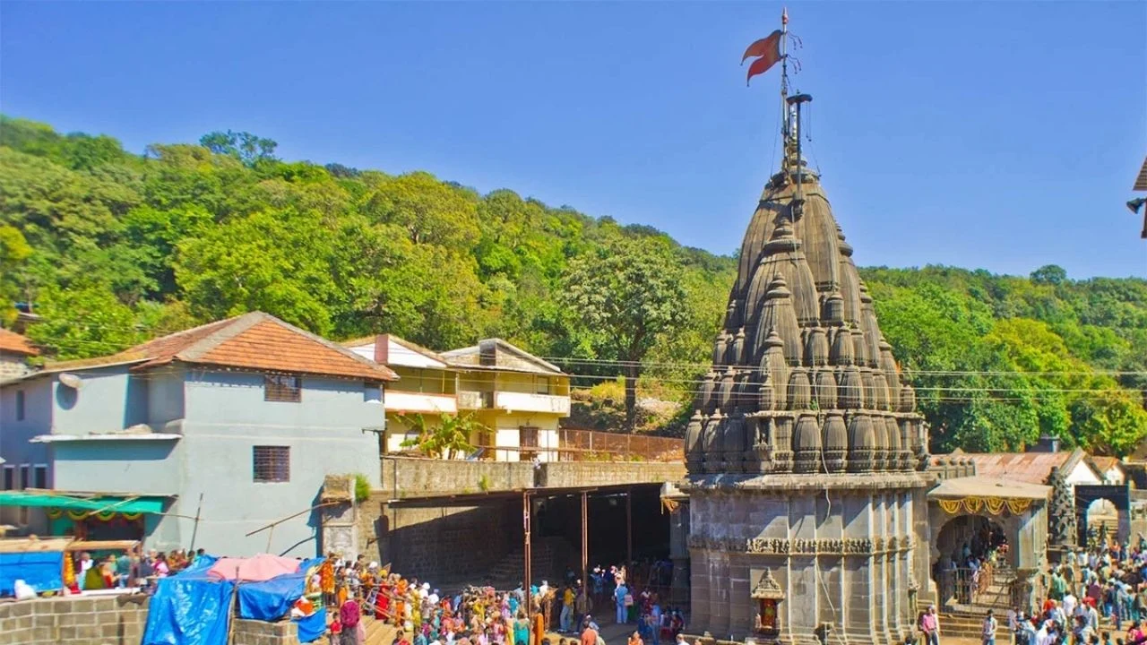 मुंबईतील पावसाळ्यातील बेस्ट Mumbai Trekking Spots 2025! Bhimashankar Travel 2025
